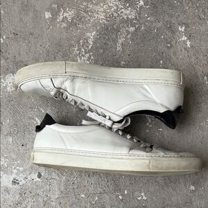 Givenchy low top leather sneakers